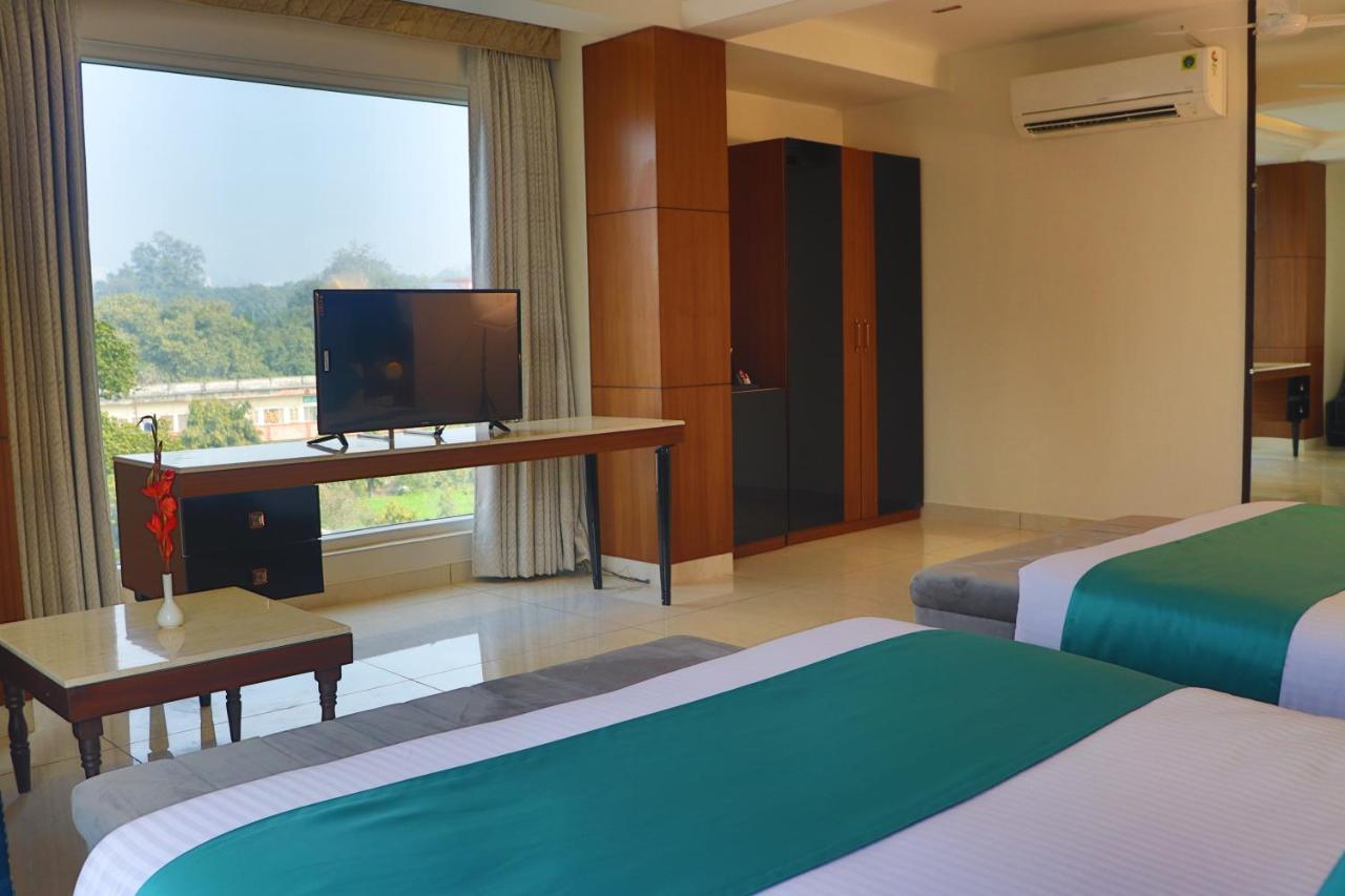 Green Hotel - Behind Parmarth Niketan Ришикеш Экстерьер фото