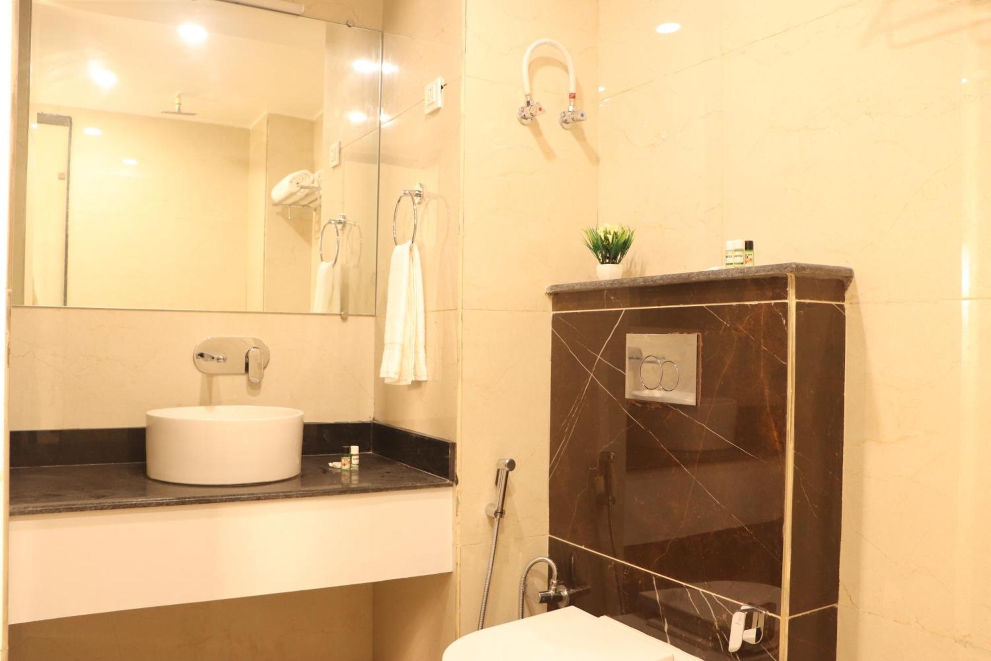 Green Hotel - Behind Parmarth Niketan Ришикеш Номер фото